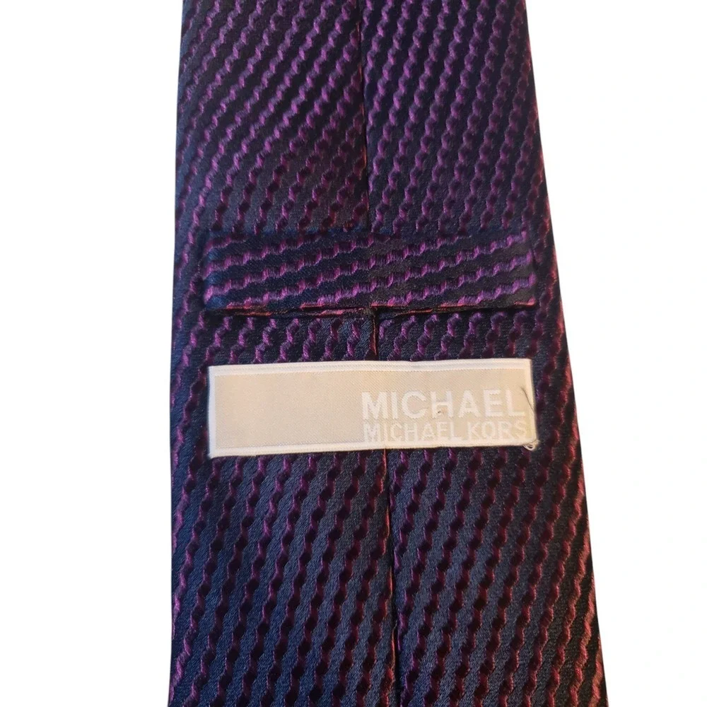 Michael Kors Mens Tie Necktie Designer Luxury Purple Navy Stripe‎ Shimmer Formal